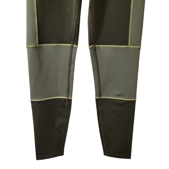 Good American Green Dual Life Colorblock Leggings - Picture 3 of 11